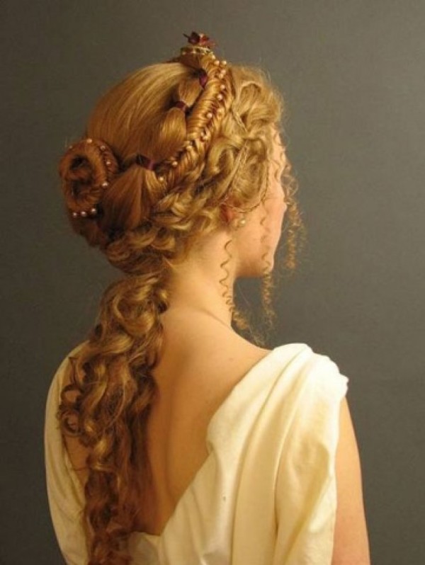 Римская прическа на длинные волосы