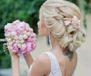 свадебные прически с живыми цветами